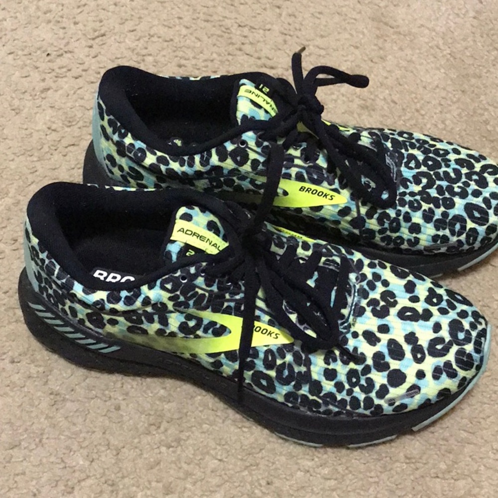 Brooks Adrenaline 21 Green Leopard Running Shoe. Multi Color size 9